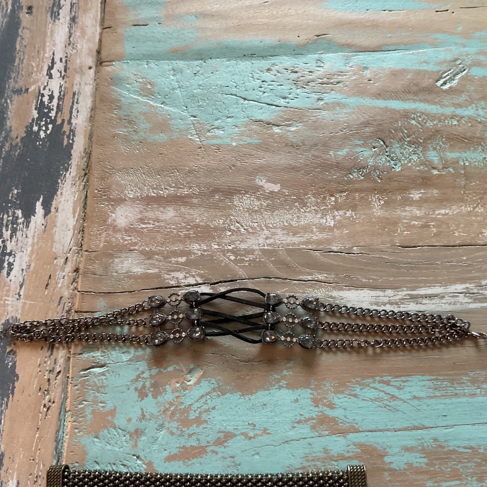 Three bracelets and one choker - Picture 5 of 6